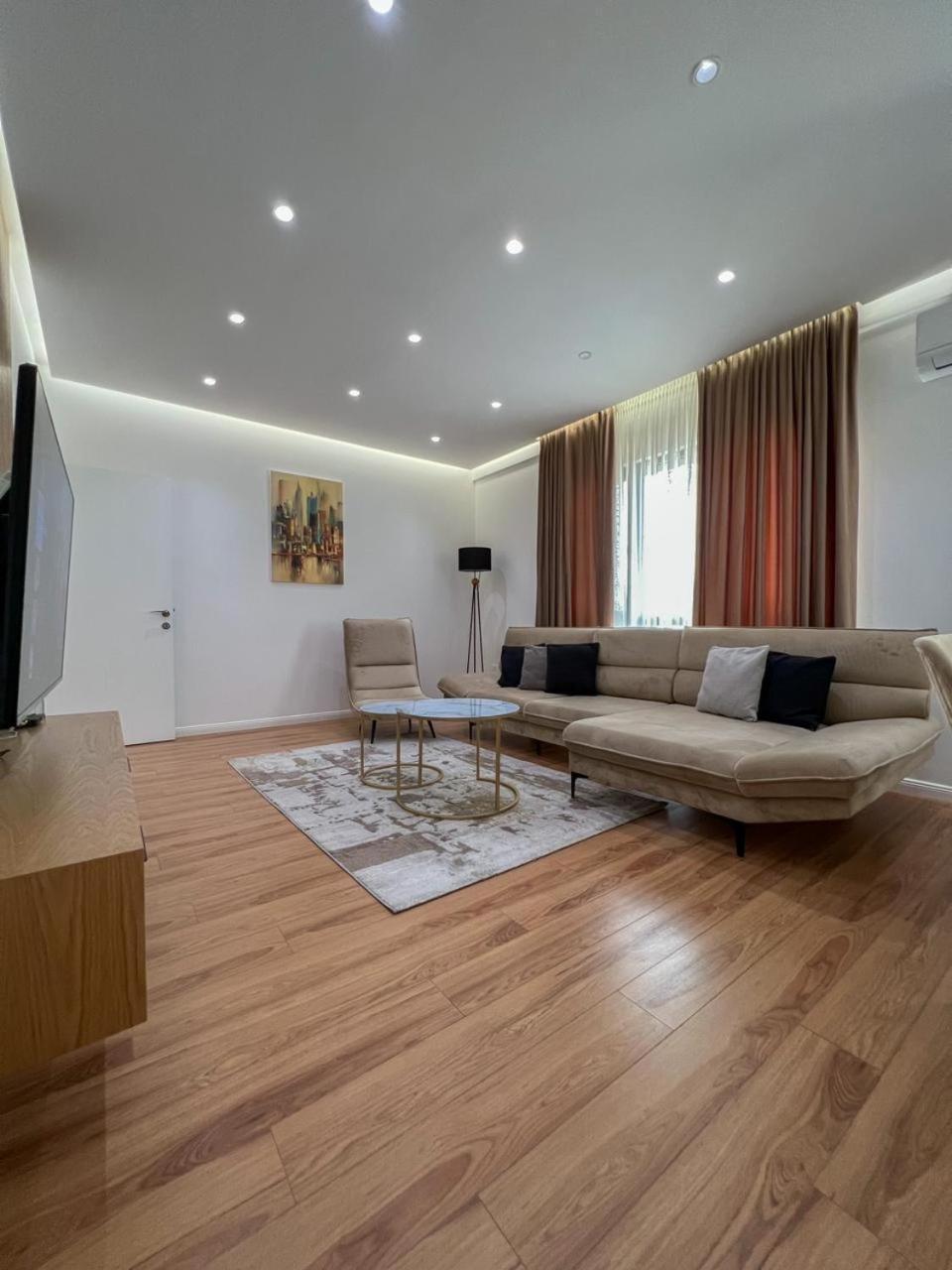 Lux Apartment At Arlis Tiranë Eksteriør bilde