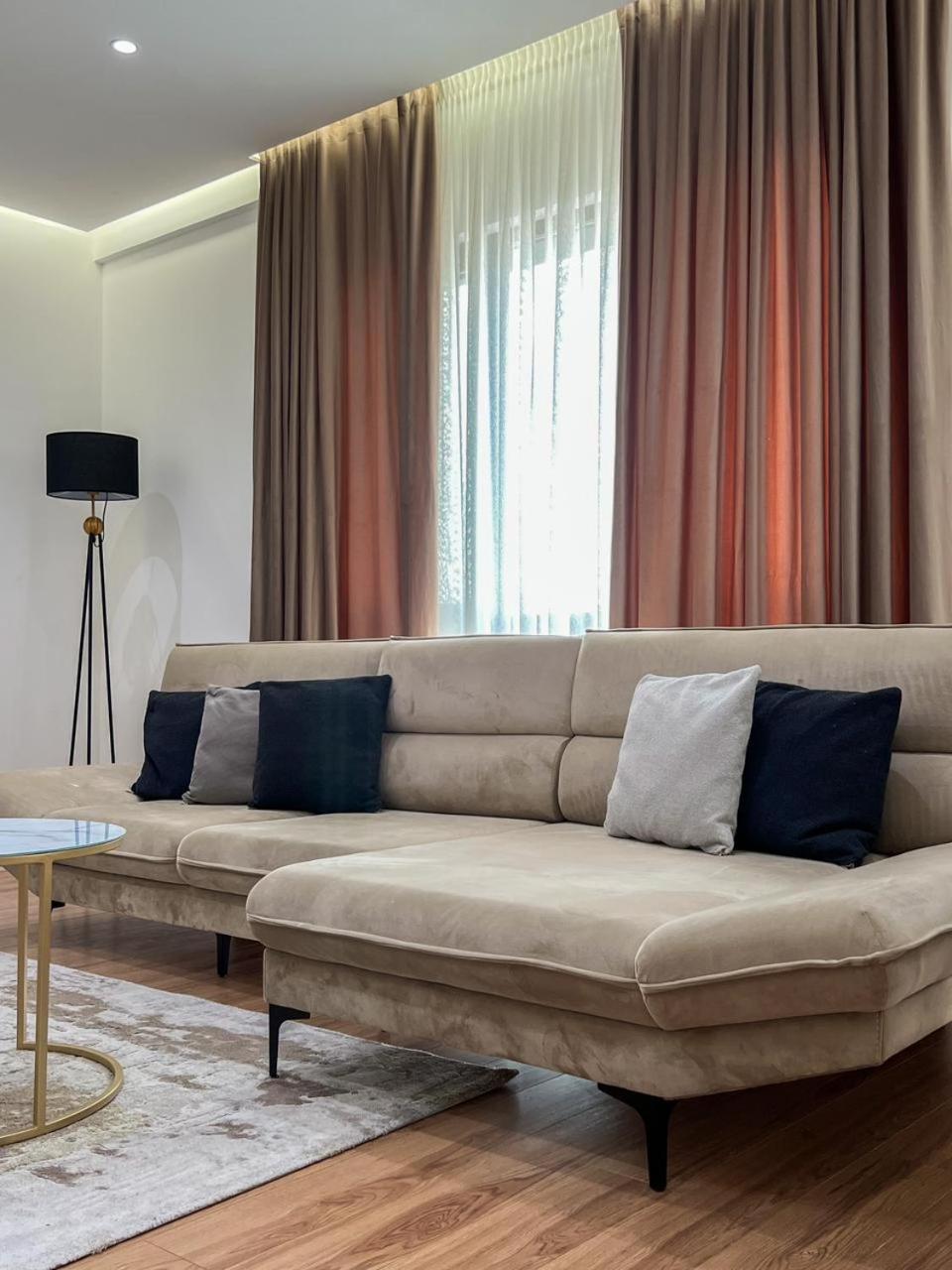 Lux Apartment At Arlis Tiranë Eksteriør bilde