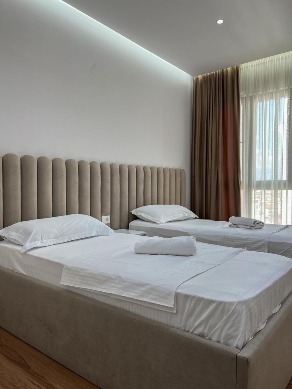 Lux Apartment At Arlis Tiranë Eksteriør bilde
