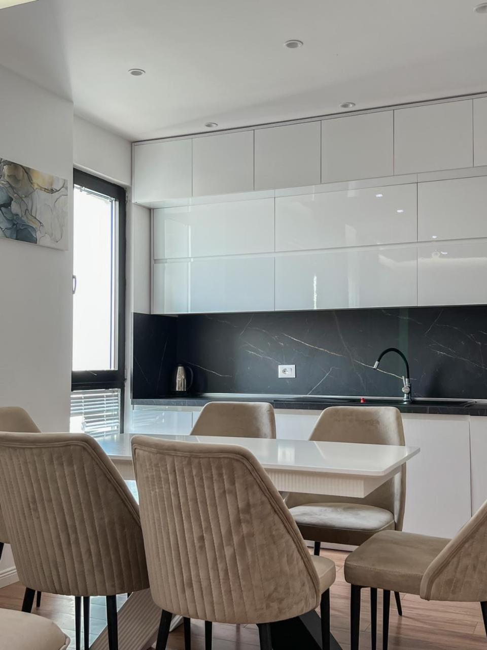 Lux Apartment At Arlis Tiranë Eksteriør bilde