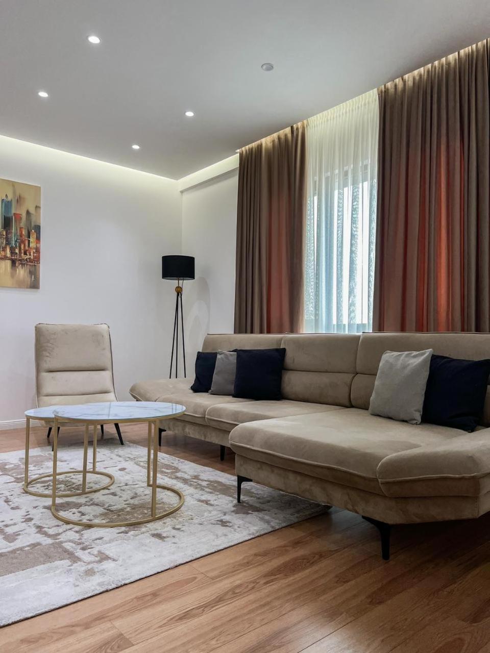 Lux Apartment At Arlis Tiranë Eksteriør bilde