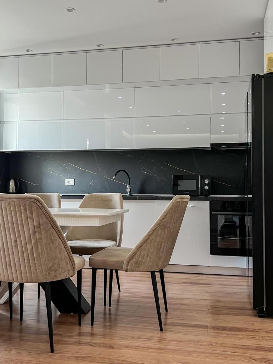 Lux Apartment At Arlis Tiranë Eksteriør bilde
