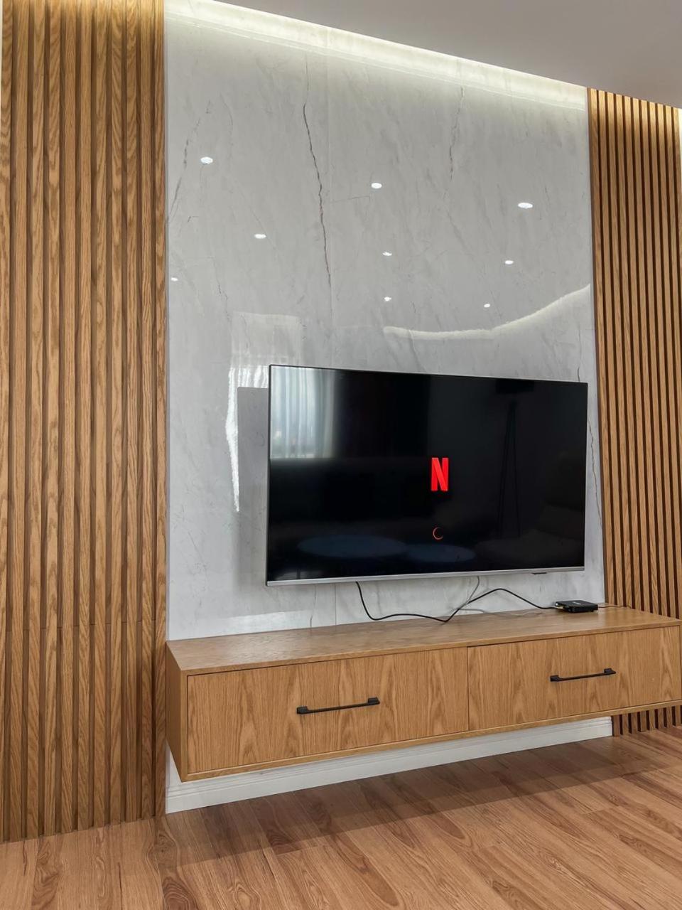 Lux Apartment At Arlis Tiranë Eksteriør bilde